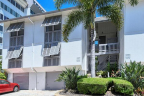 1077 PD Large Garden Oasis Condo